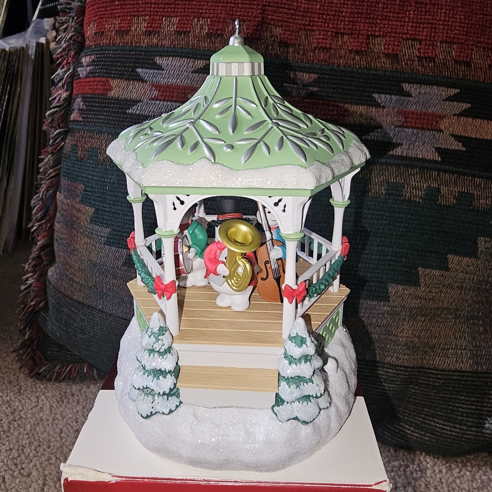 Hallmark Keepsake Ornament 2020 Snowman Band Musical Club Exclusive. Plays Music